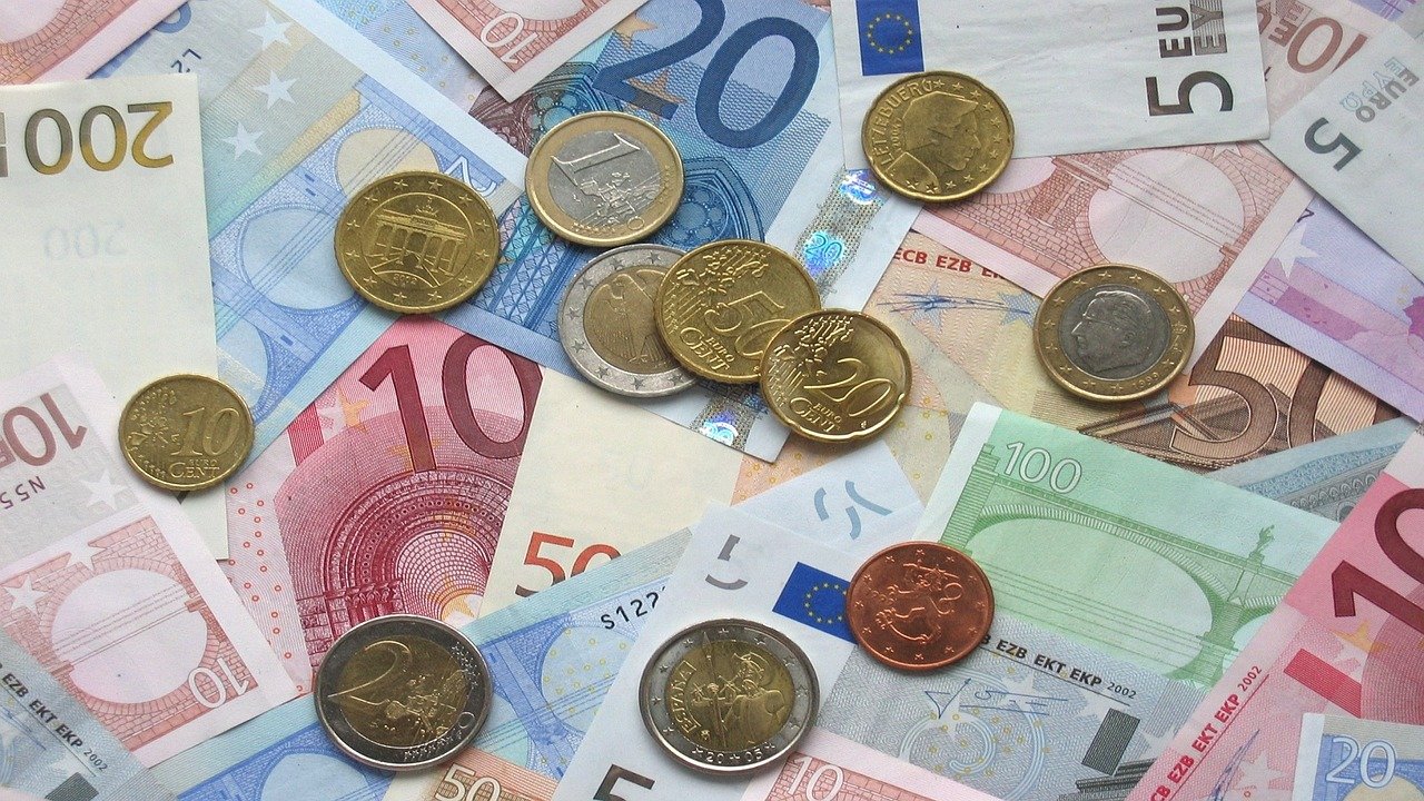 Estratégias eficazes para reduzir dívidas e alcançar a liberdade financeira